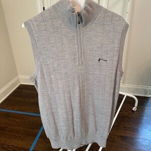 NEW Bobby Jones Men’s Golf Sweater Vest - Mountaintop Golf Club - Medium